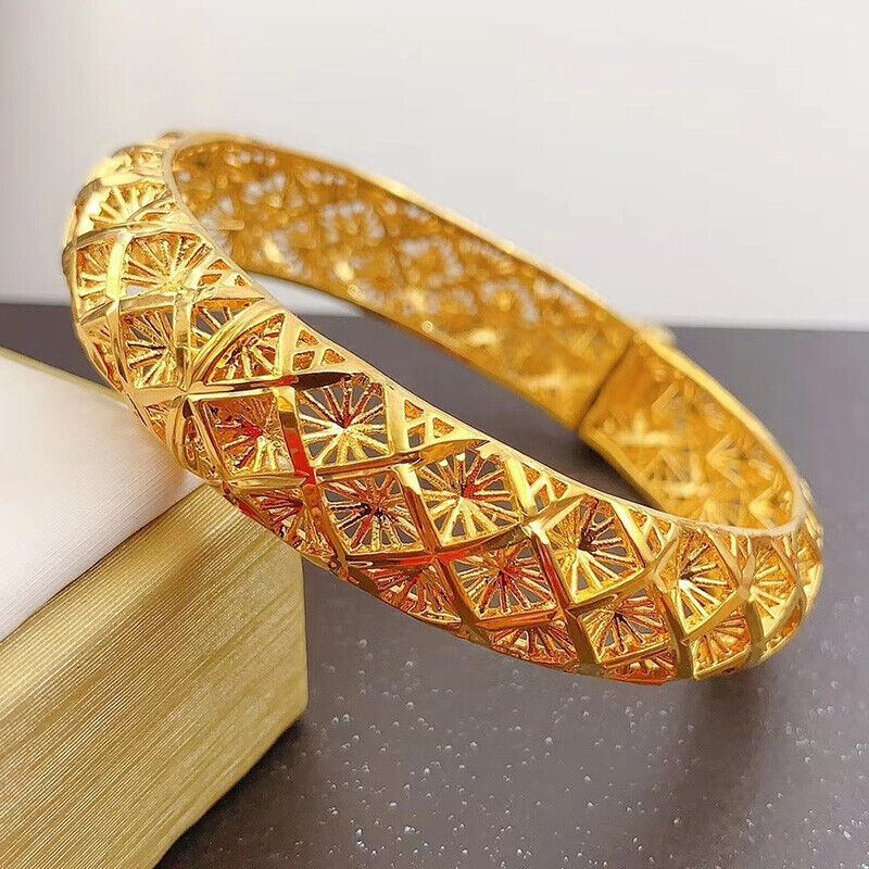 24k Yellow Gold Womens Elegant Italian Cut Opening Bangle Bracelet D812